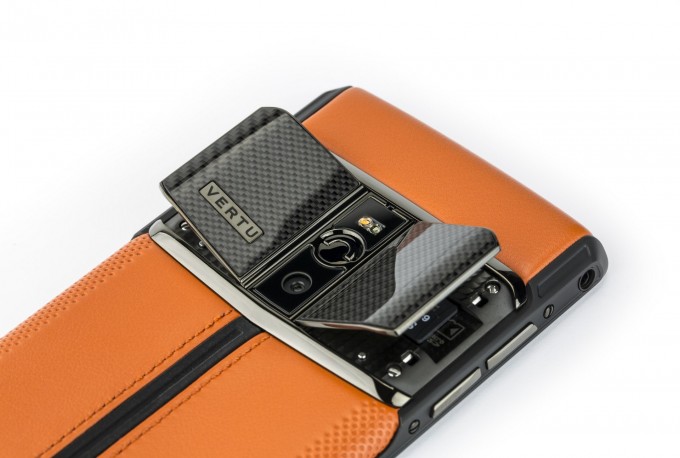 Carbon Sport - noul model din colecția Vertu Signature Touch Carbon Sport - noul model din colecția Vertu Signature Touch vertu