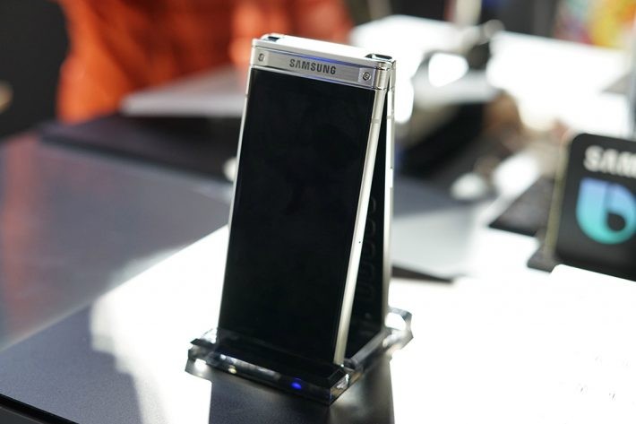 Smartphone-ul cu clapetă Samsung W2018 a fost lansat oficial în China w2018 samsung featured 