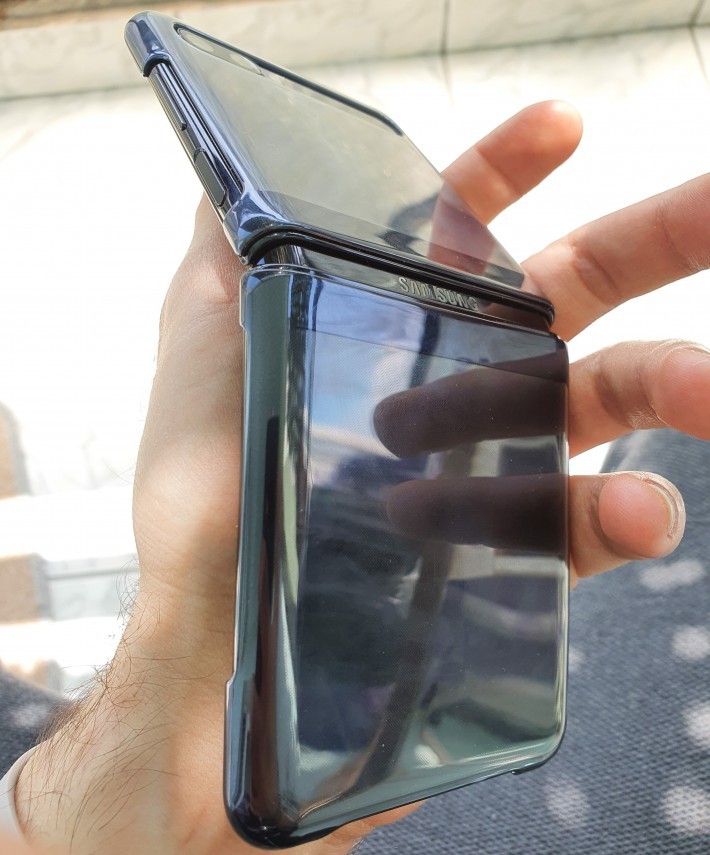 Review Samsung Galaxy Z Flip Review Samsung Galaxy Z Flip zflip samsung galaxy featured-review